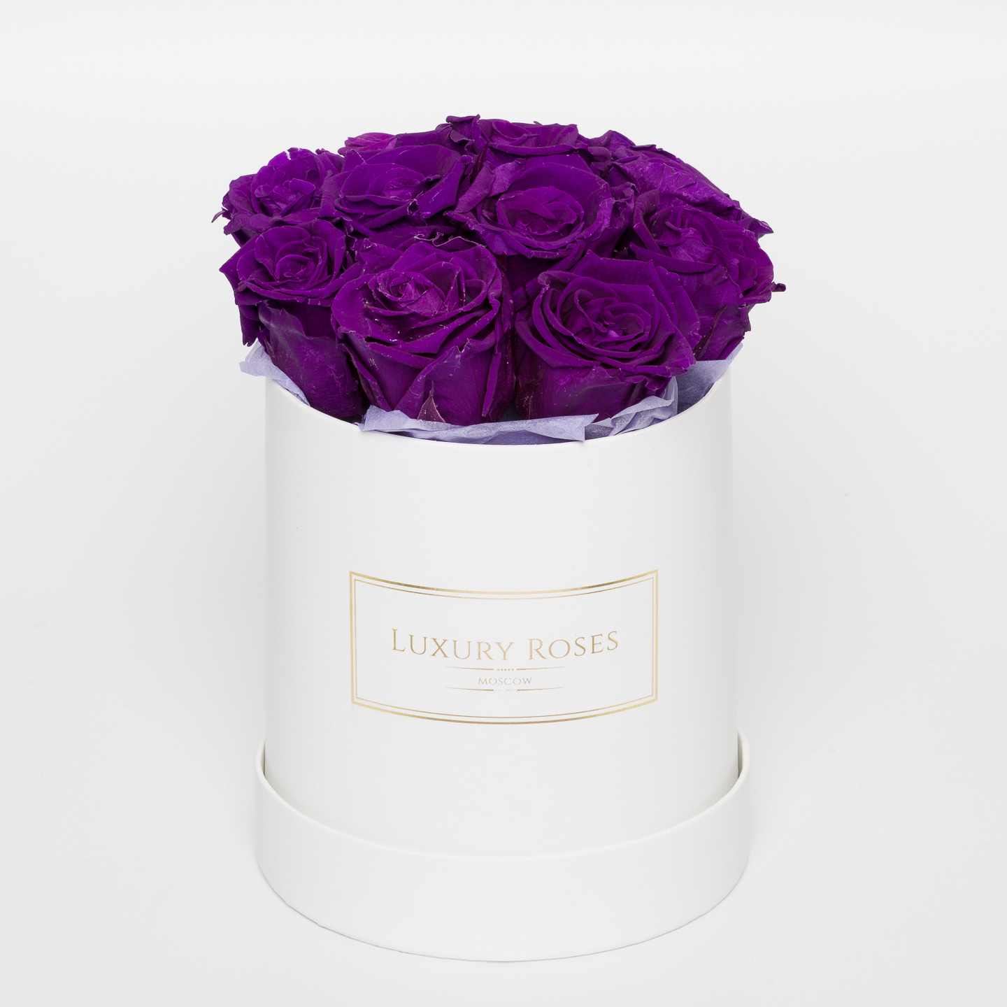 Luxury rose. Фиолетовые розы в коробке. Букет в коробке сиреневый. Букет в фиолетовой коробке. Сиреневые розы в шляпной коробке.