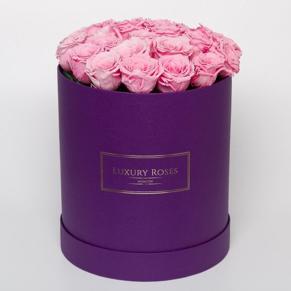 Luxury rose. Сиреневые розы в шляпной коробке. Букет в фиолетовой коробке. Сиреневые розы в коробке. Лиловые розы в коробке.