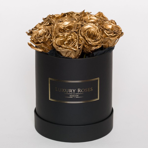 Luxury rose. Золотые розы в черной коробке. Розы в черной упаковке с золотом. Золотистые розы в черной коробке.